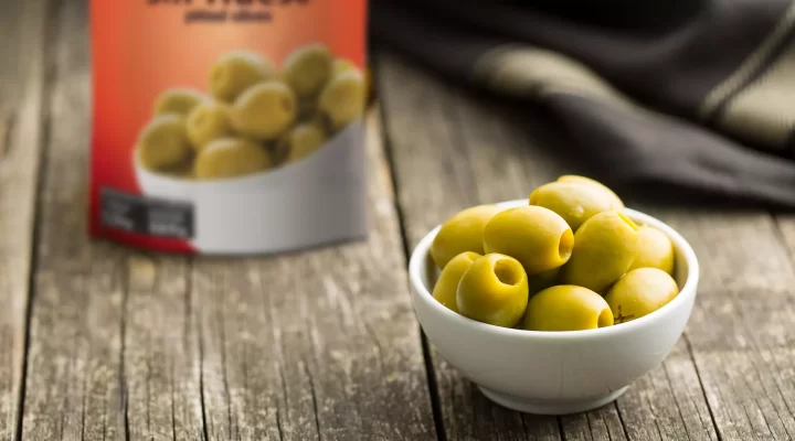 aceitunas-verdes-en-plato